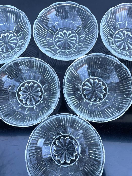 Komplet szklanych 6 szt salaterek  PRL 60-70' VINTAGE