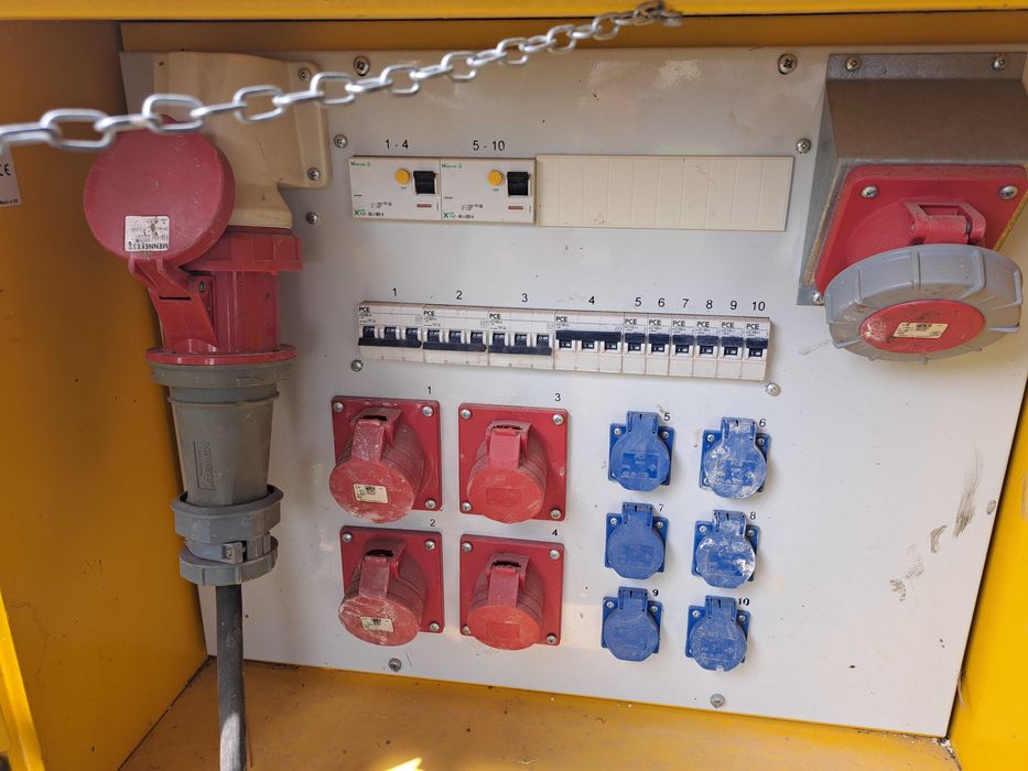 Rozdzielnica skrzynka elektryczna budowlana