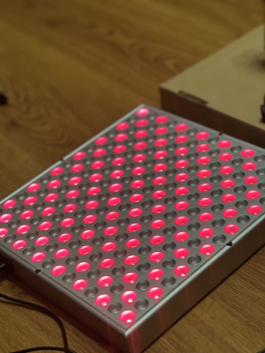 LED панель Red Light Therapy 660nm для світлотерапії та відновлення