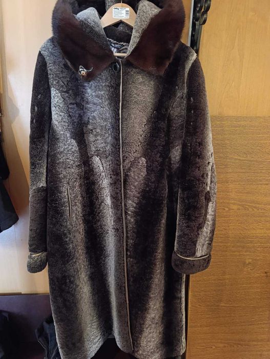 шуба мутоновая   с капюшоном  большой  размер