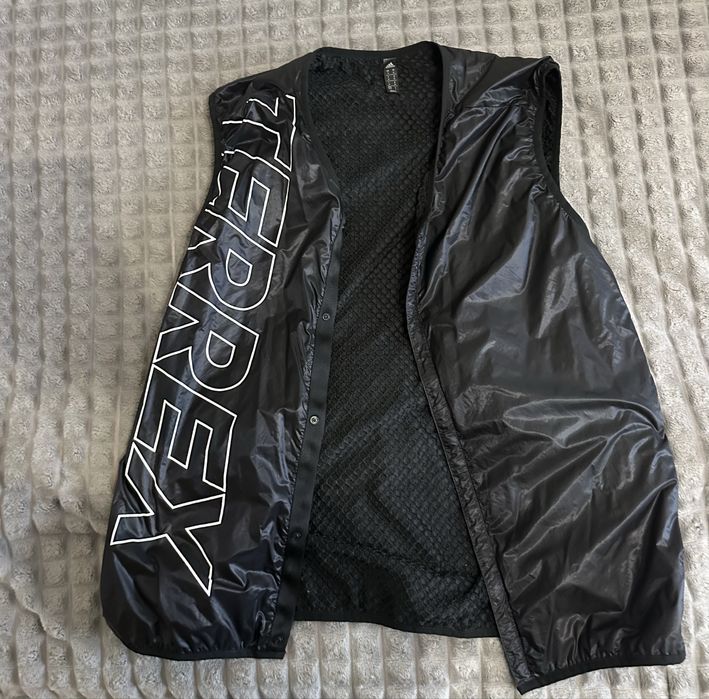 Продам курточку Adidas Terrex