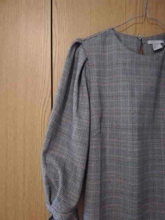 vestido xadrez com manga em balão