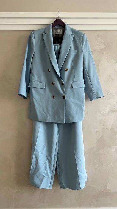 Костюм жіночий