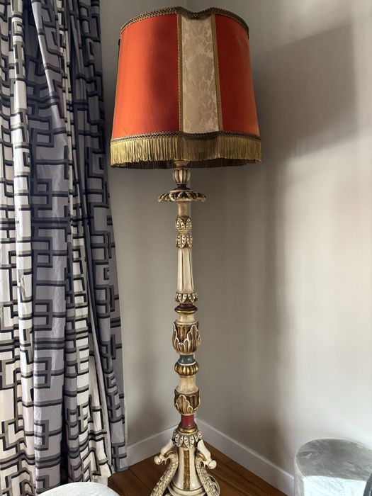 Candeeiro de pé alto