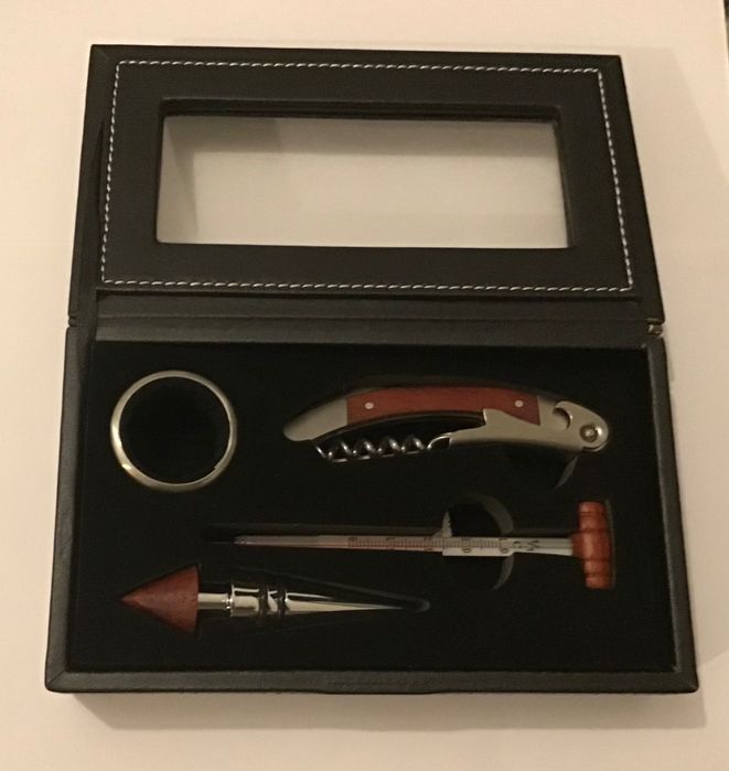 Wine set including corkscrew, etc.426134091072819201