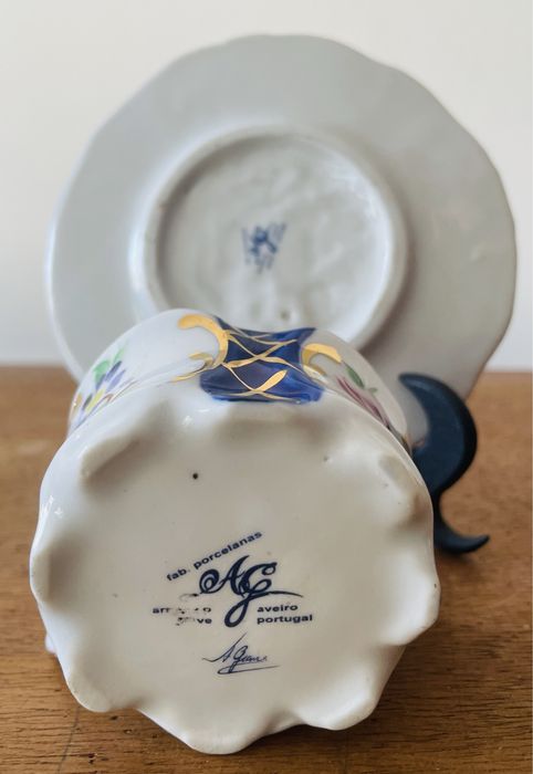 2 Chávenas Pintadas à Mão Armando Grave