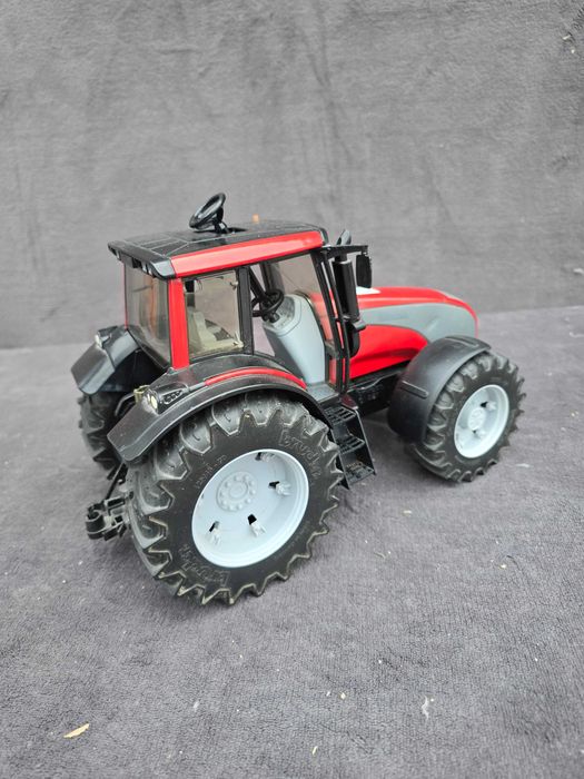 Bruder Valtra T 191