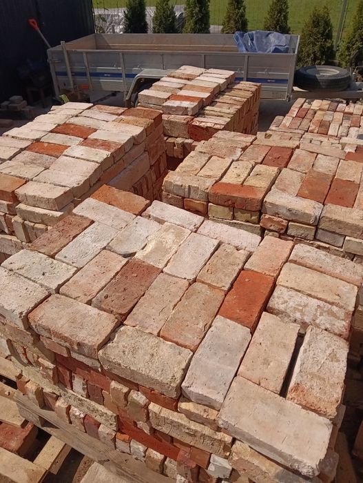 Stara cegła z rozbiórki