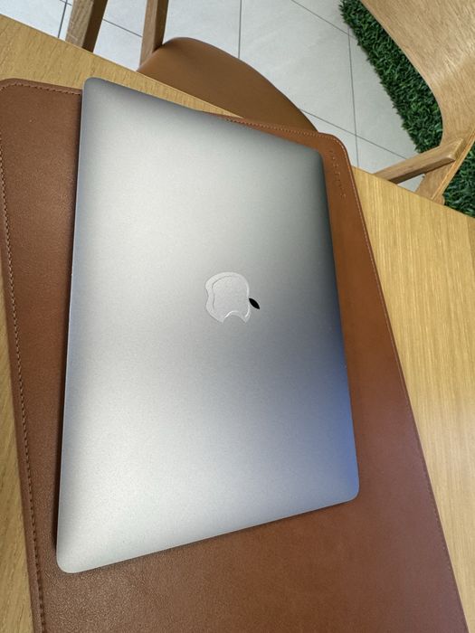 Macbook air 13 2019 rok 128 gb ssd