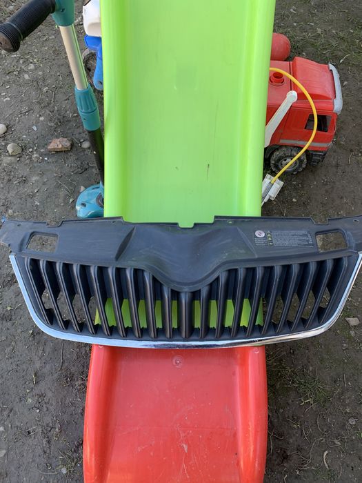 Решітка радіатора skoda fabia II 5J0 853 668 c