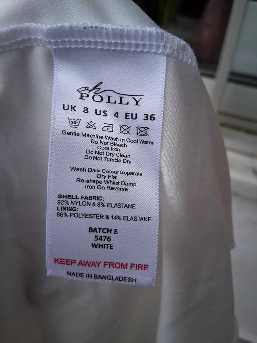 Vestido Only Polly e vestido Prettylittlething.