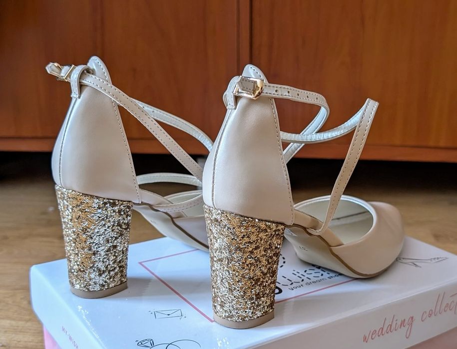 Skórzane buty My Wish – nowe, kremowe ze złotym akcentem