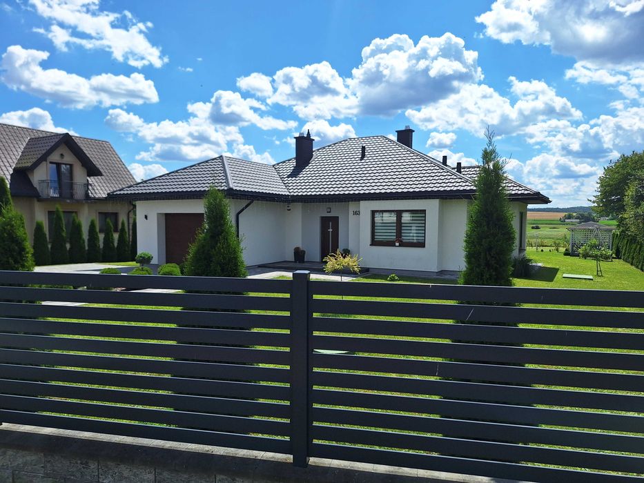 Na sprzedaż rodzinny dom z dużym ogrodem