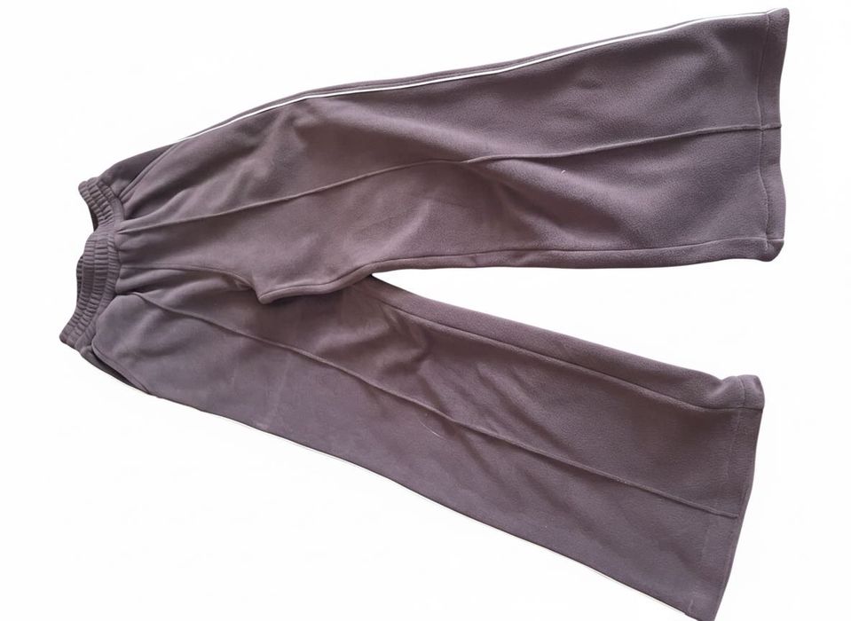 Коричневий спортивний костюм