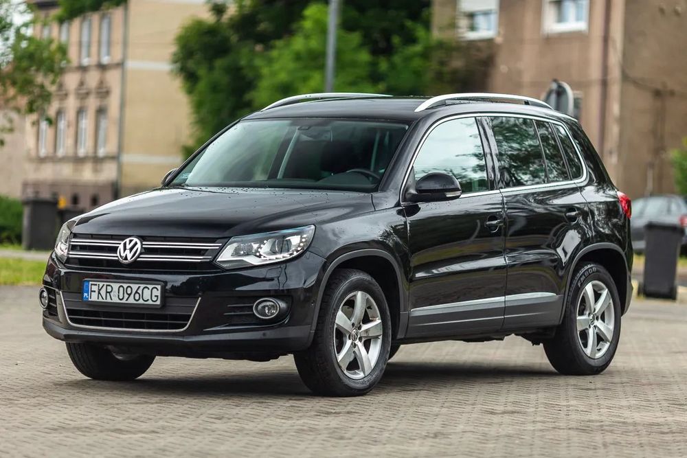 Volkswagen Tiguan Bi-Xenon+LED, Navi, Alcantara 4x4 Tempomat PL !!