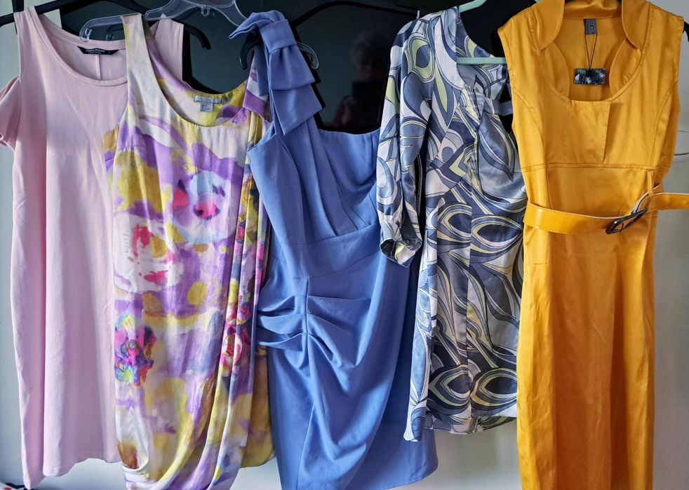 Zestaw pięciu sukienek 36