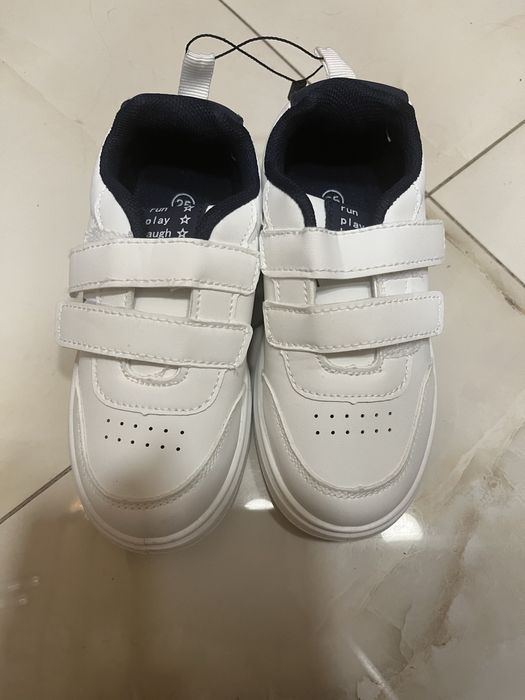 Нові дитячі кросівки 25р