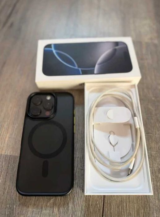 iPhone 16 Pro 128GB Black Titanium + Case