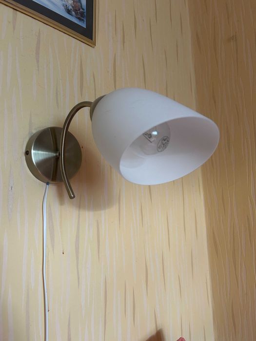 Biały kinkiet ścienny vintage z kloszem szklanym i mosiądzem na kabel biały 1.5m