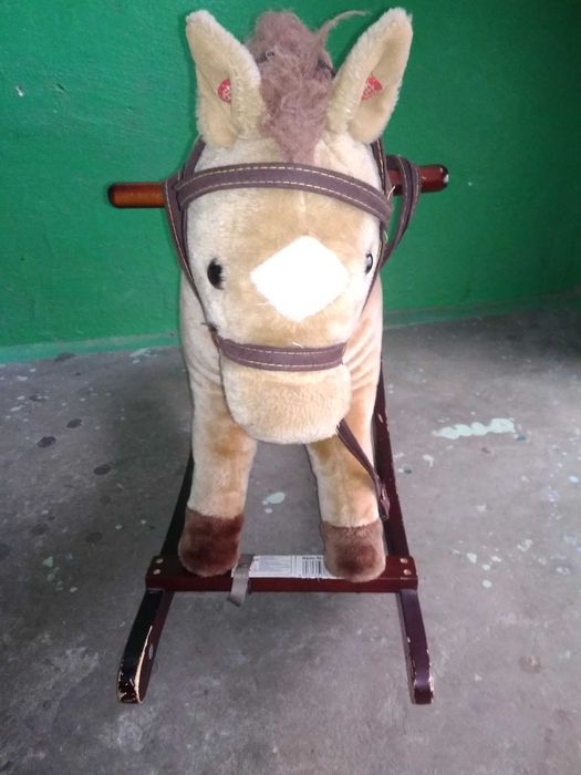 Лошадка качалка импортная мягкая