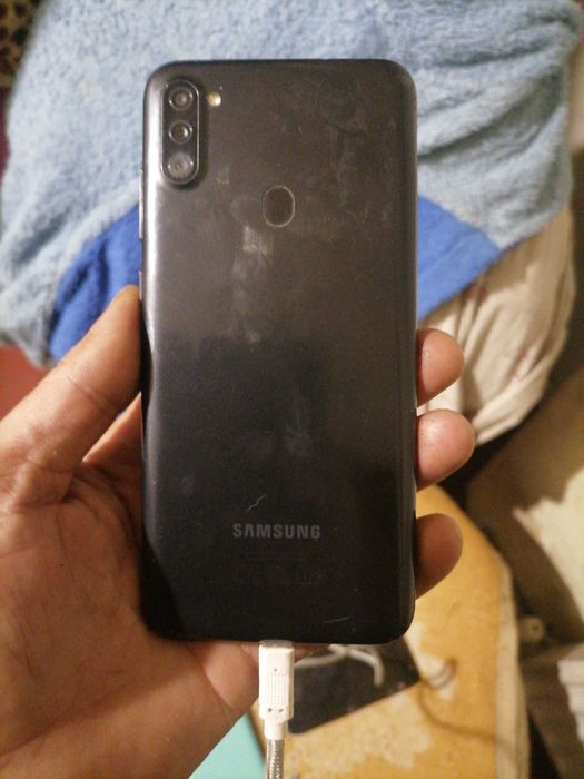 Продам телефон б/y Samsung Galaxy на запчасти