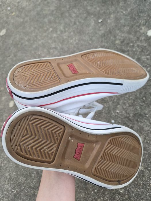 Ténis brancos Levis