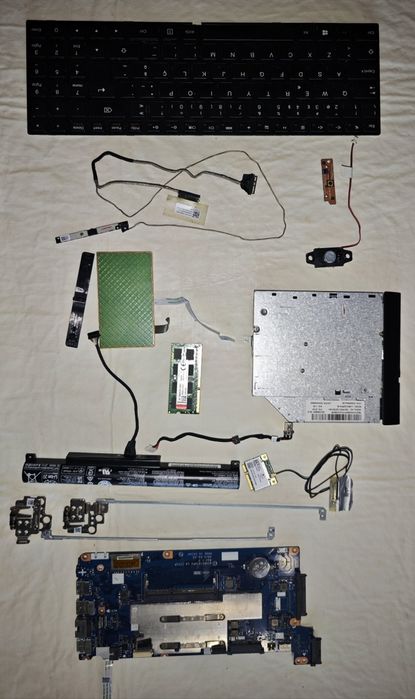 Interior de Lenovo ideapad 100-15IBY Modelo:80MJ