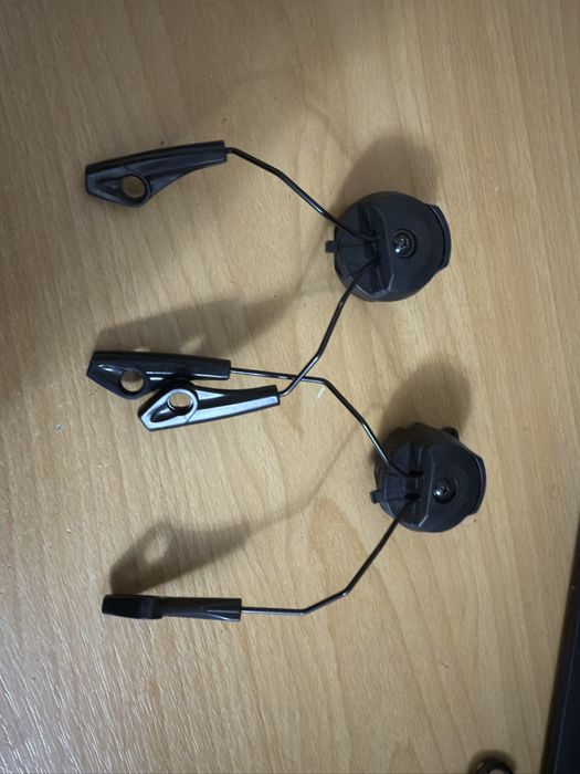 Крепление для тактических наушников на шлем