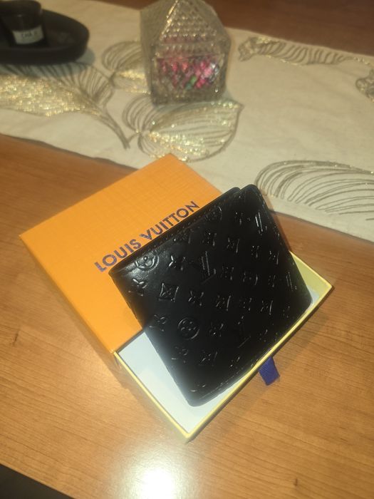 Carteira preta LV