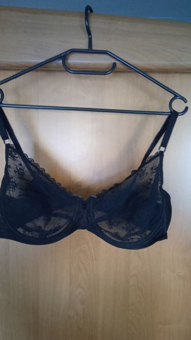 Biustonosz biały + GRATIS czarny z koronki.