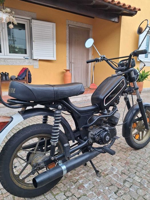 Casal Boss K168, mota clássica de 50cc, ano 1989.