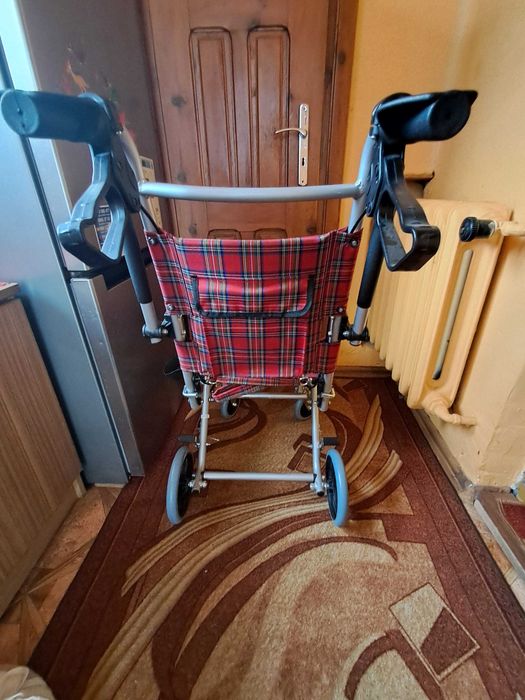Wózek inwalidzki transportowy