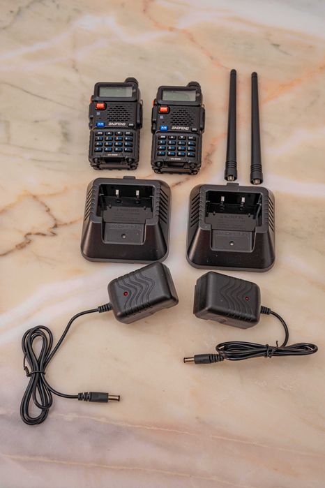 Radios Walkie talkie 2xBaofeng UV5R 5 watts! Novo na caixa