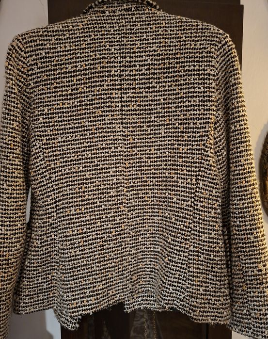 Zakiet MaxMara linii S
Ciekawie tkany blyszczaca nitka.
 Linia S to gr