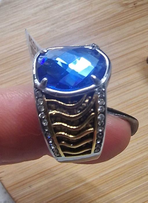 Anel modelo tashi pedra azul