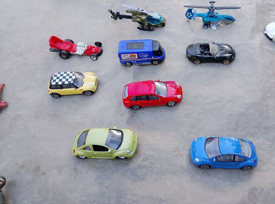 Игрушечные, коллекционные машинки Real toy и др.