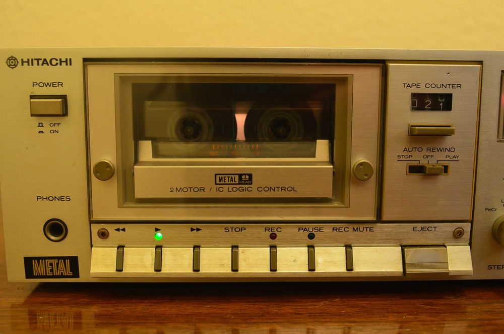 Gravador de Cassetes Hitachi D-75 S