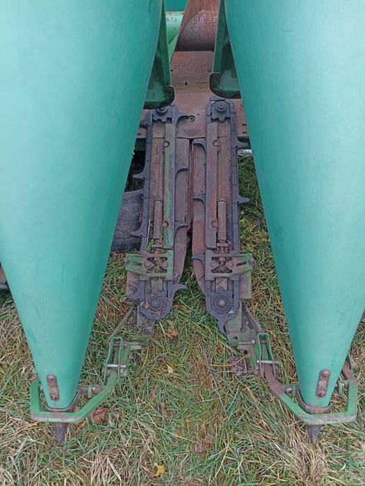 Продам жатку кукурудзну Джон дир