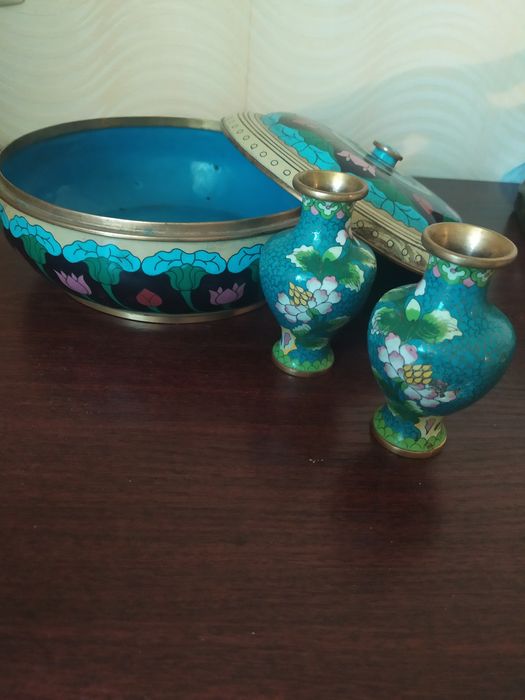 Набір у техніці клозоне (cloisonné): чаша з кришкою + 2 вазочки
