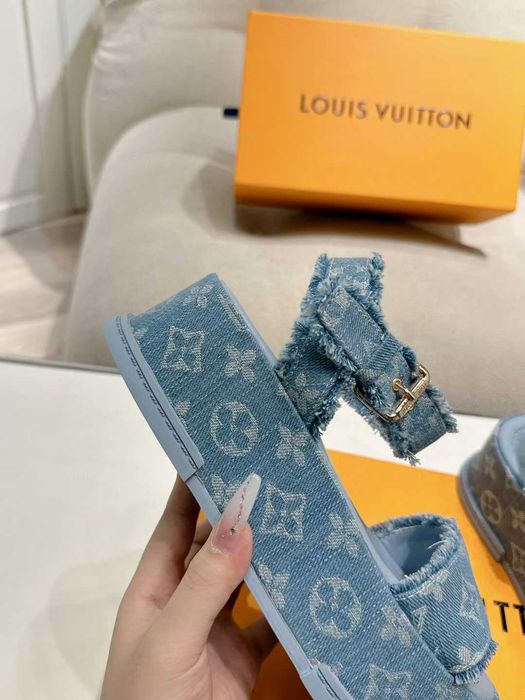 Louis Vuitton Buty, sandaly klapki, skora 200217
