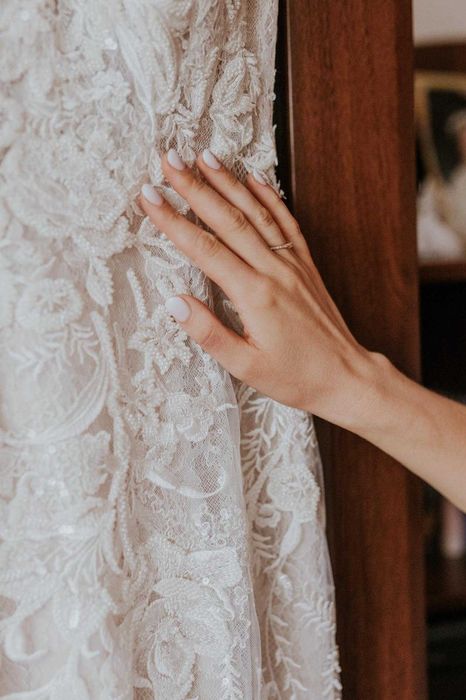 Suknia ślubna dopasowana z doczepianym trenem/ spódnicą, rozmiar 36