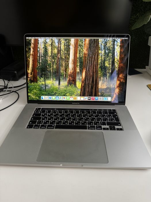 Macbook pro 16 2019 i7 16/512gb Radeon pro 5300m
