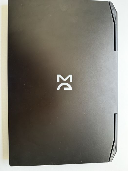 Laptop DreamMachines 17.3cali