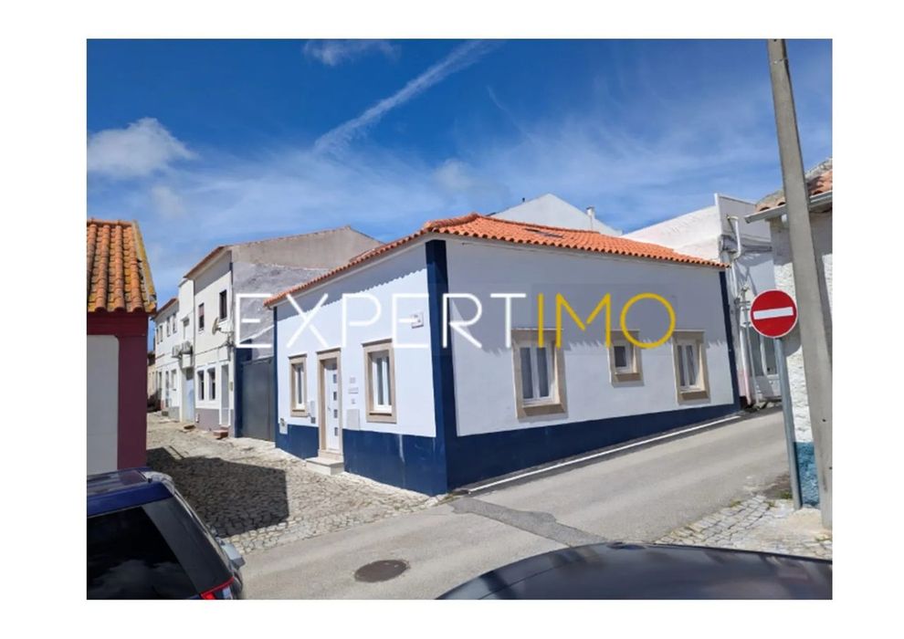 Moradia T3 antiga renovada, quintal, sótão, Alfeizerão Alcobaça