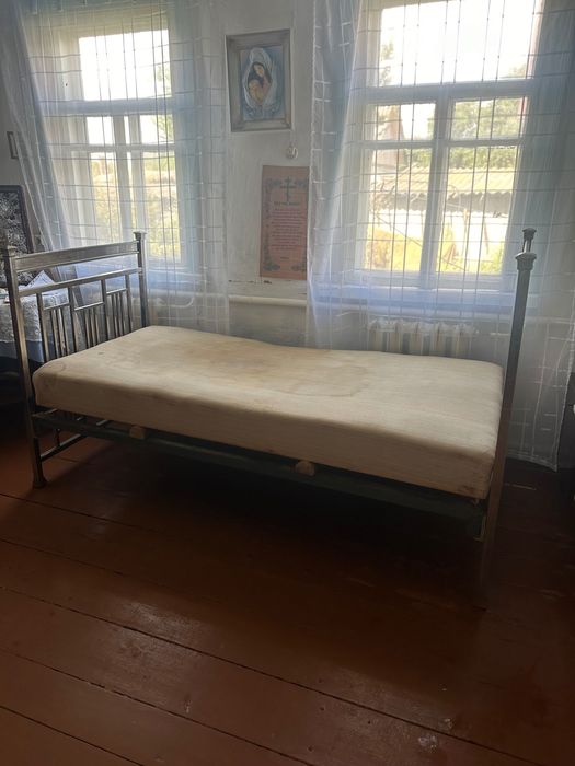 Ліжко  (кровать)