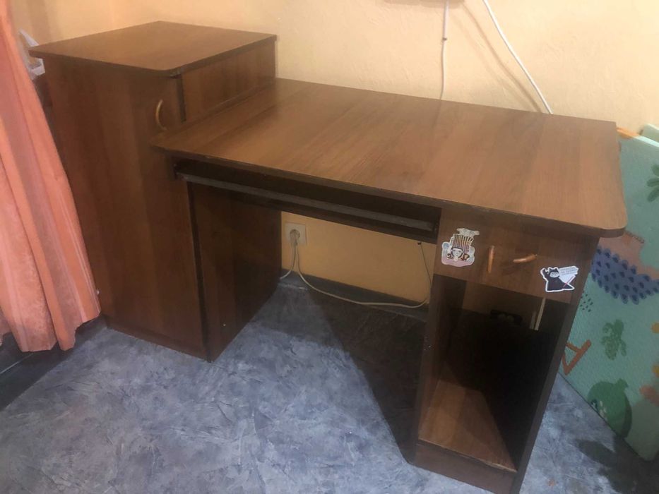 Продам компьютерный стол