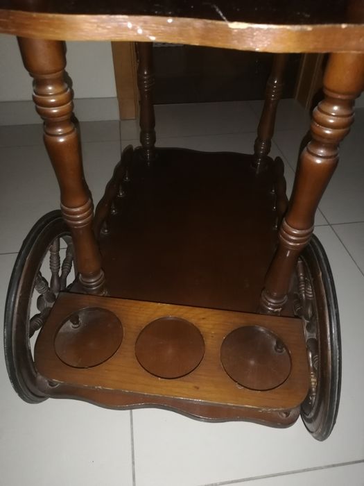 Carrinho de chá clássico em madeira