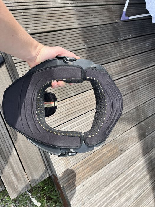 Stabilizator karku LEATT