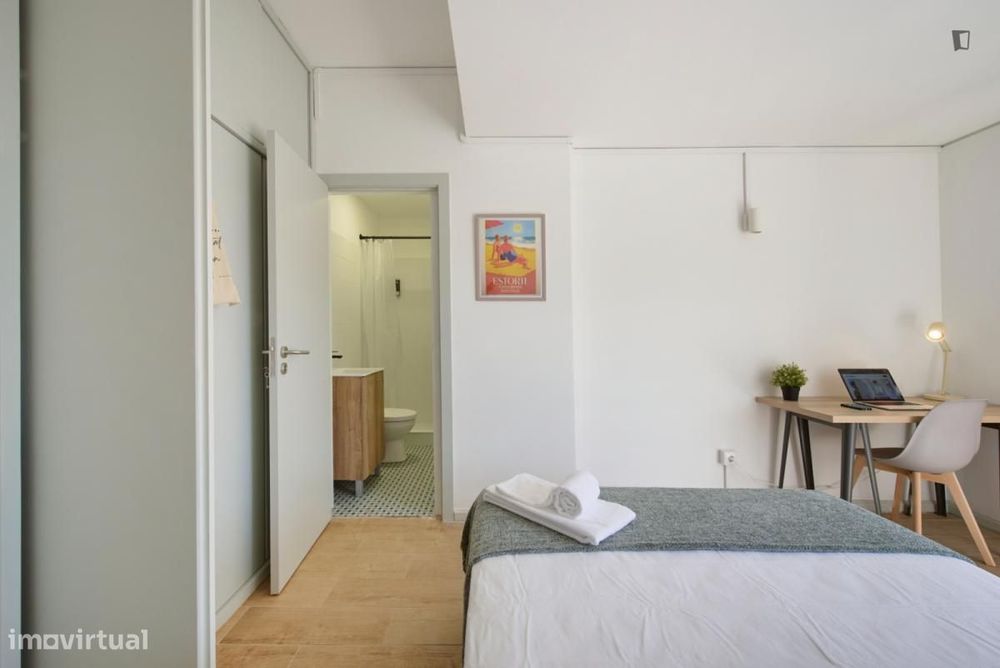 Quarto - localizado em Arroios Lisbon