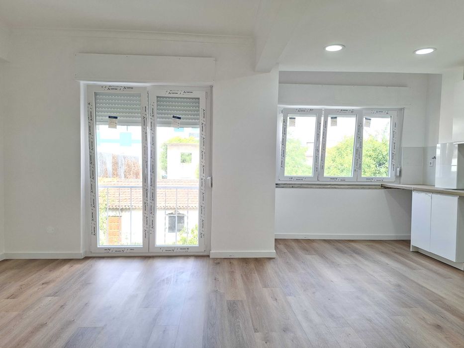 Apartamento T2 totalmente remodelado a 3 min. a pé da estação de Mem Martins